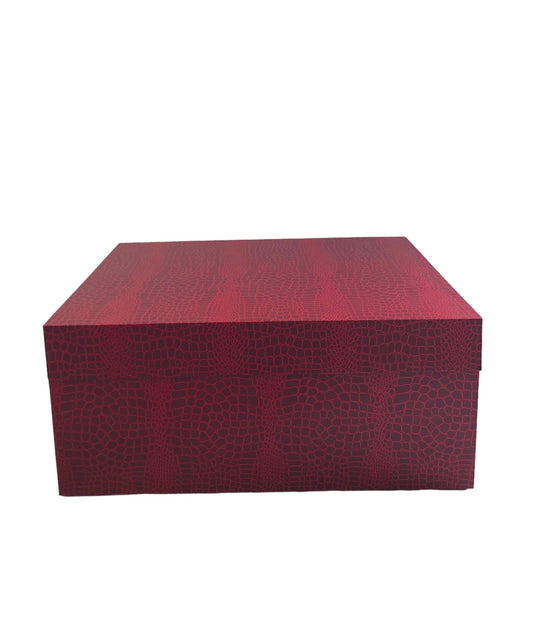 Gourmet Gift Box with magnetic flap in wine